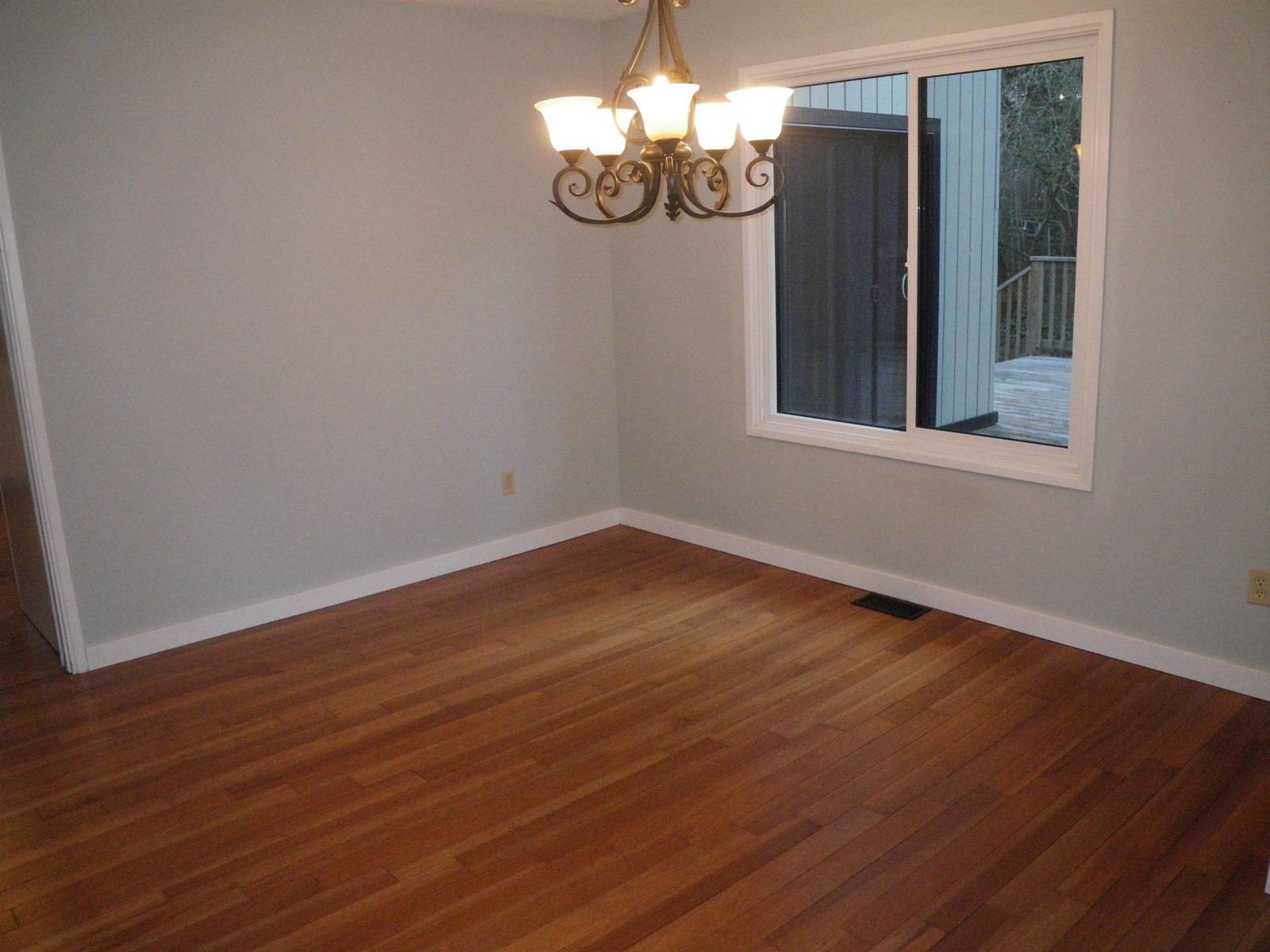 20228 49 Avenue Property Photo 4