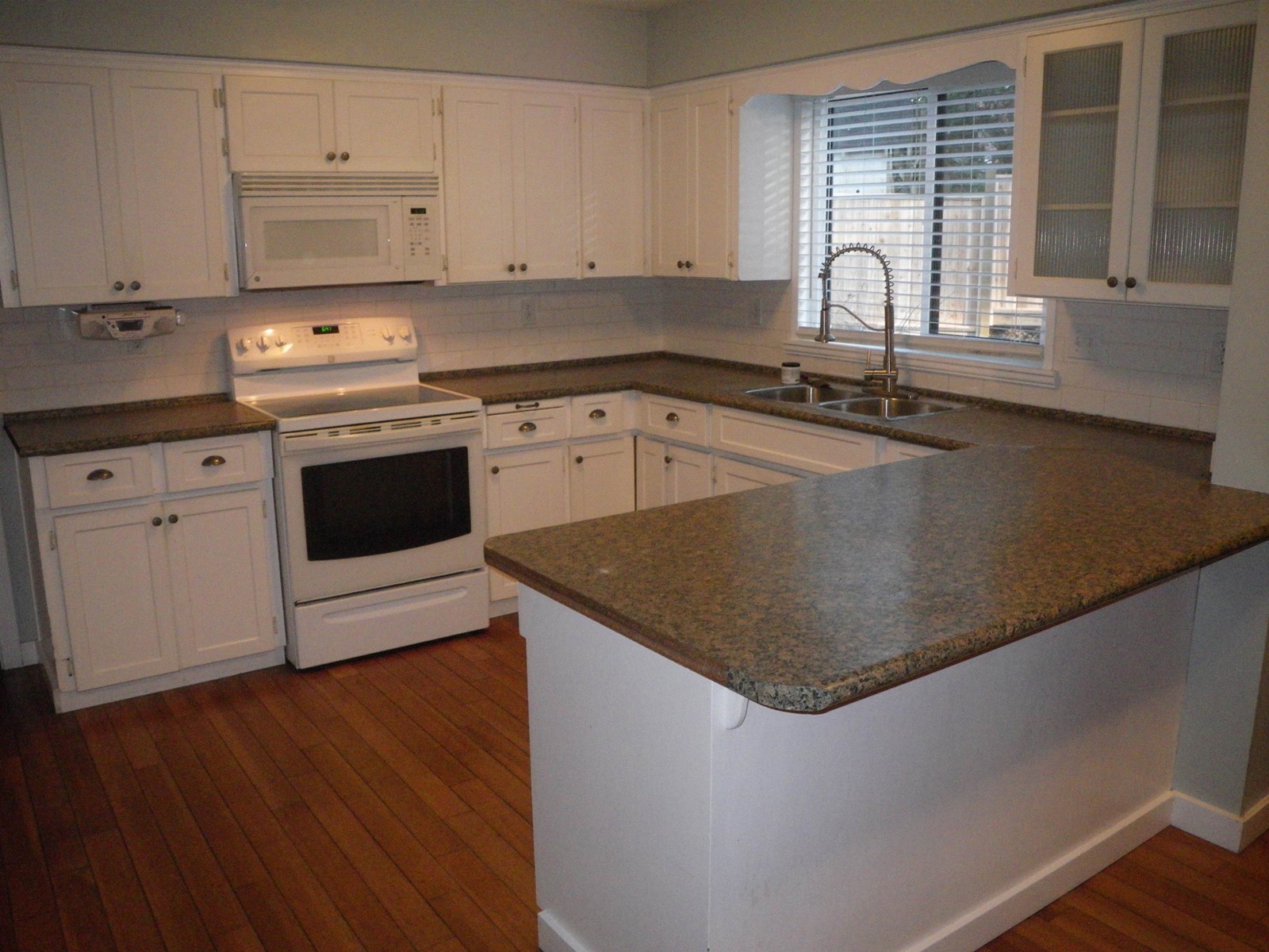 20228 49 Avenue Property Photo 5
