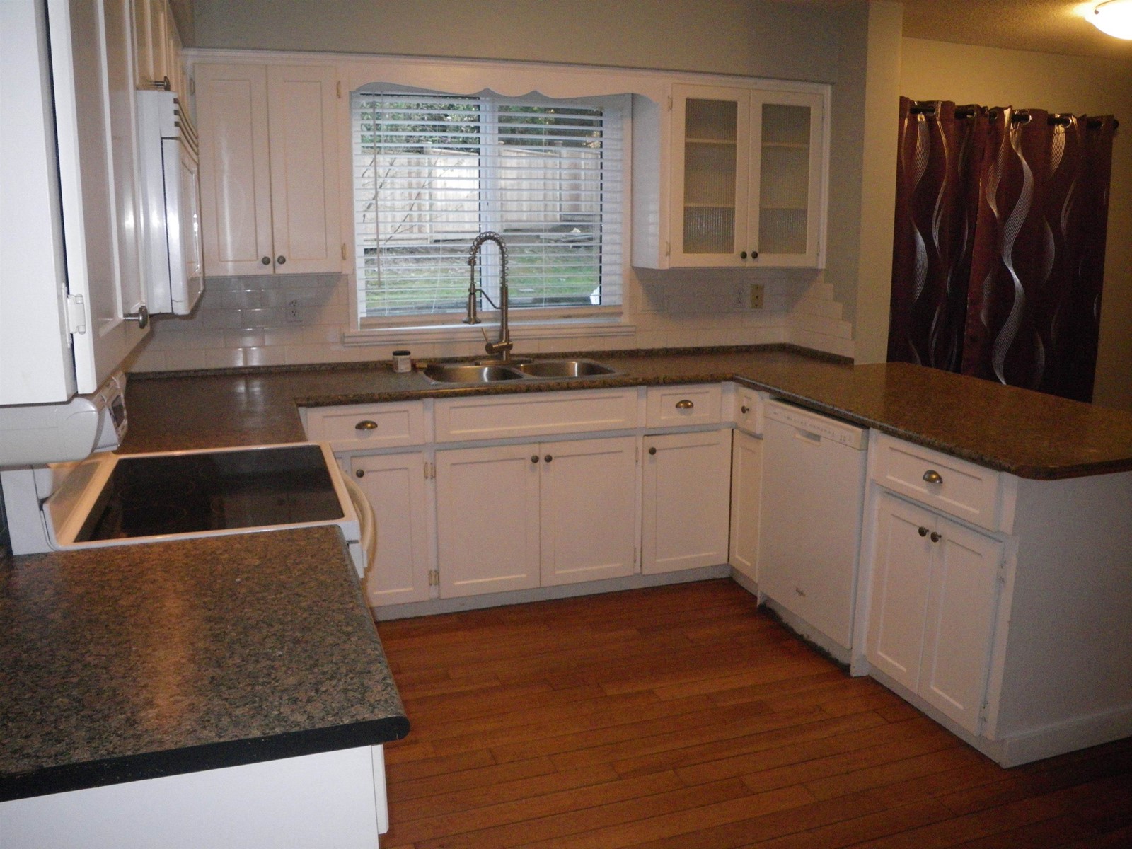 20228 49 Avenue Property Photo 6