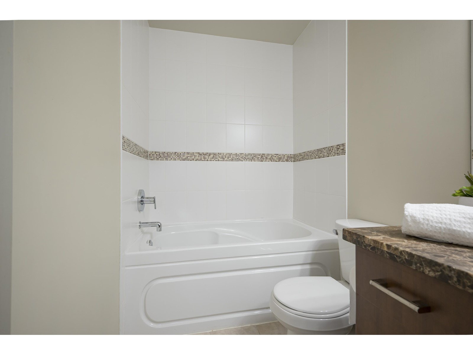 305 19830 56 Avenue Property Photo 23