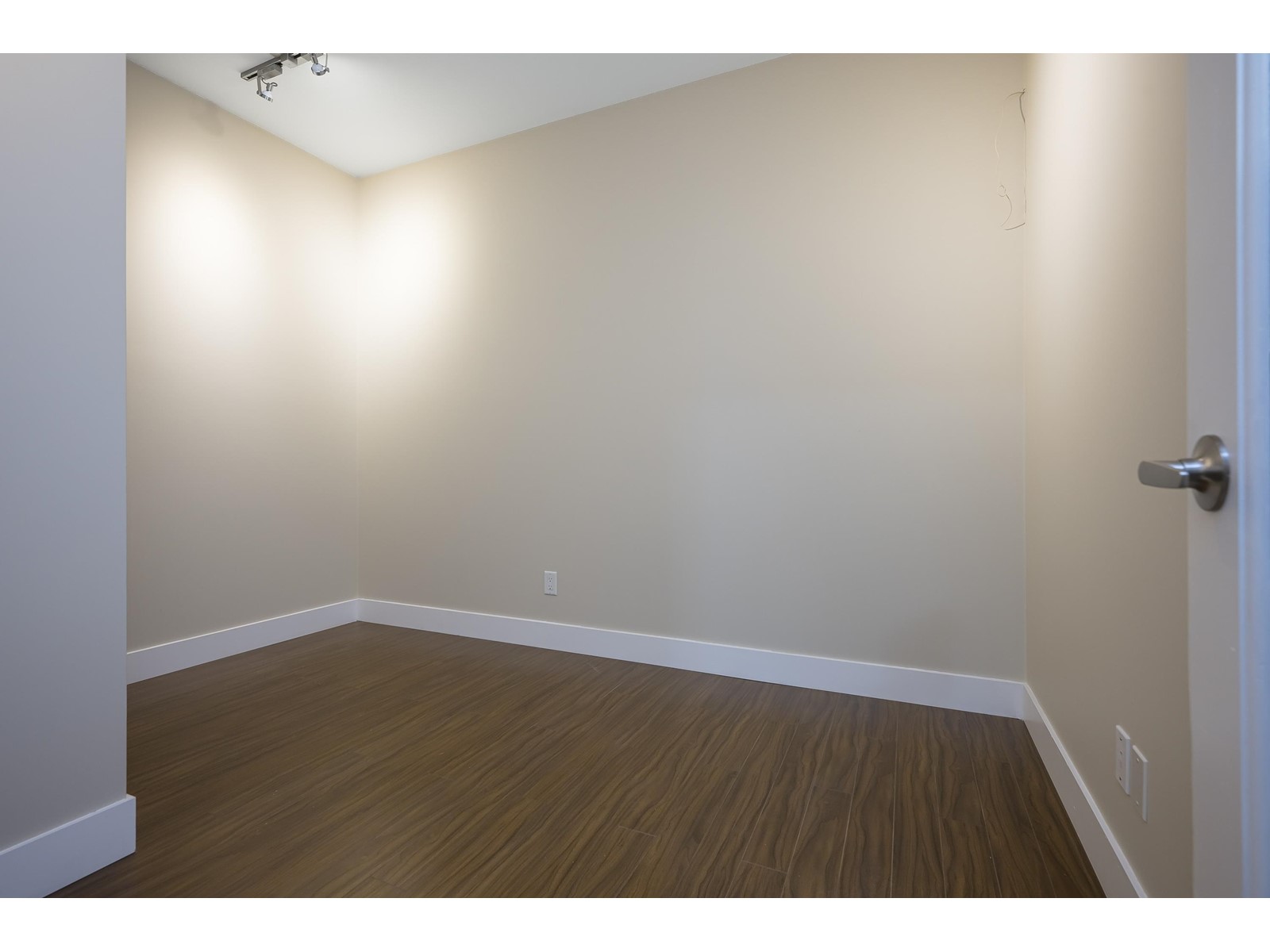 305 19830 56 Avenue Property Photo 28