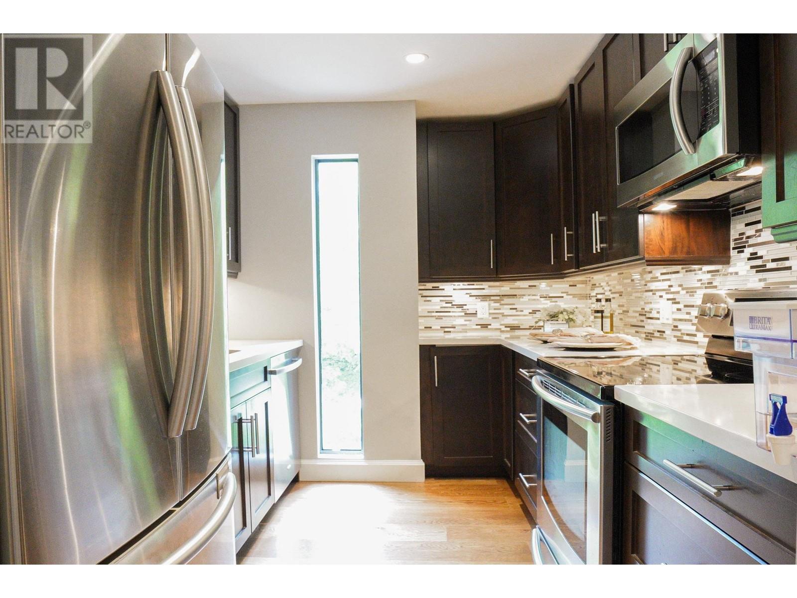 3349 Mountain Highway Property Photo 5
