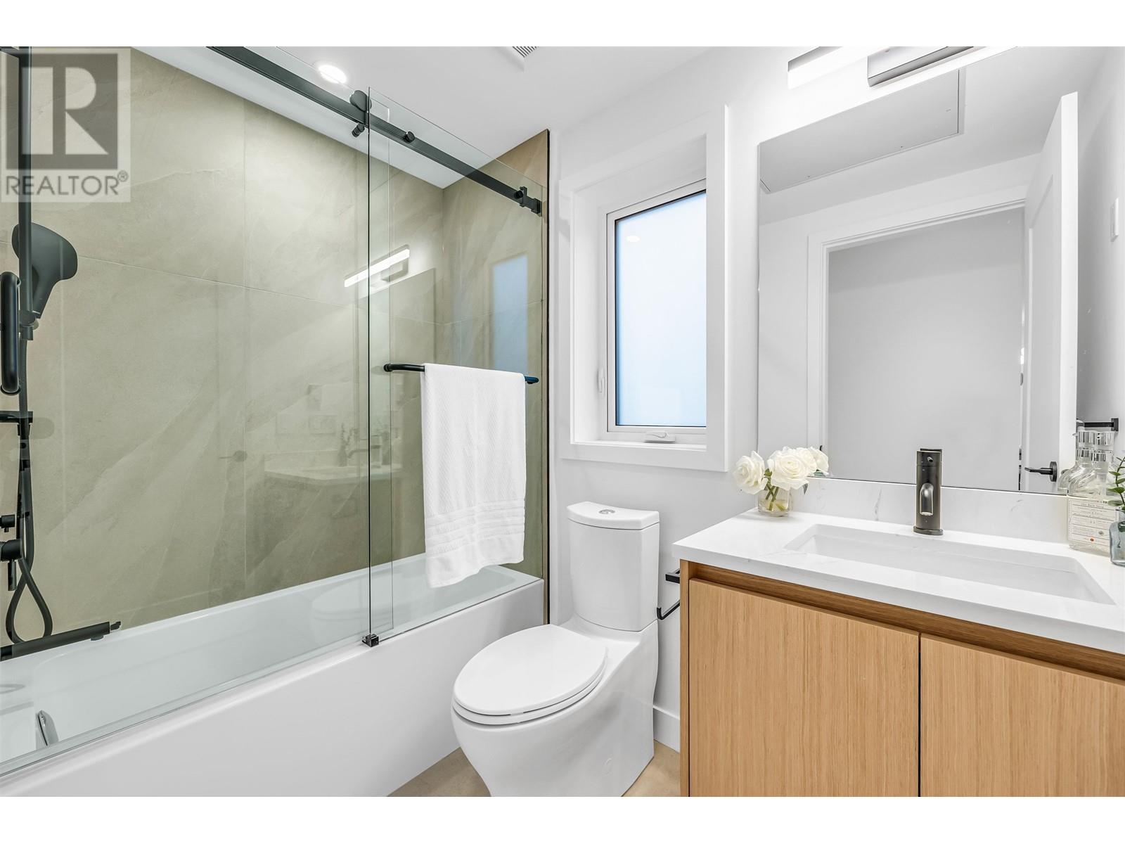 1012 W 52nd Avenue Property Photo 18