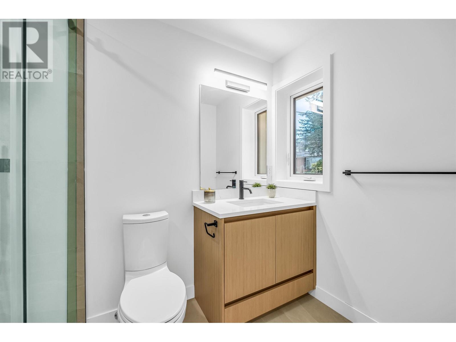 1012 W 52nd Avenue Property Photo 20