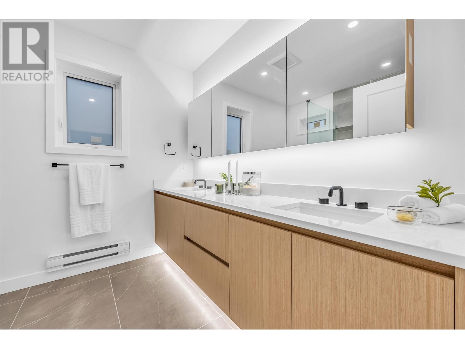 1016 W 52nd Avenue Property Photo 17