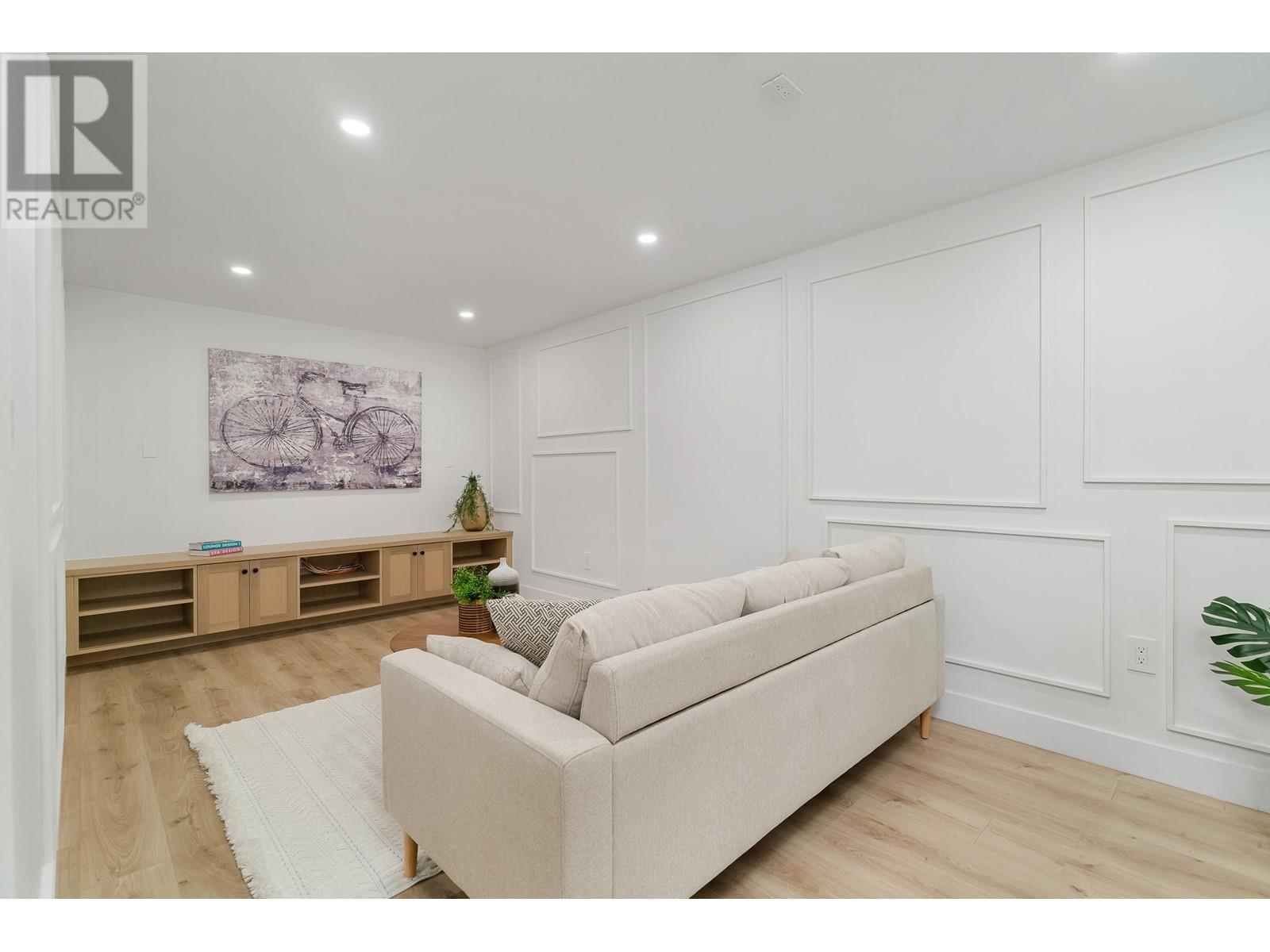 3031 Fromme Road Property Photo 21