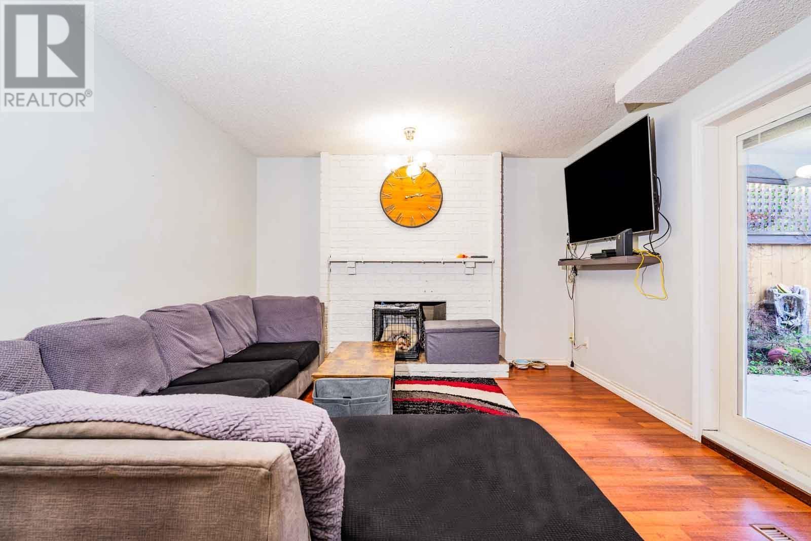 9366 Kingsley Crescent Property Photo 2