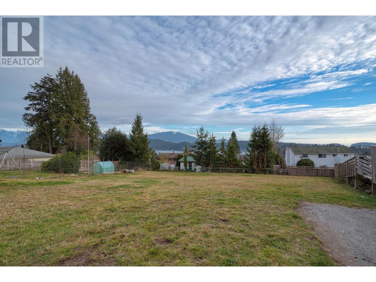 554 Wildwood Crescent Property Photo 15