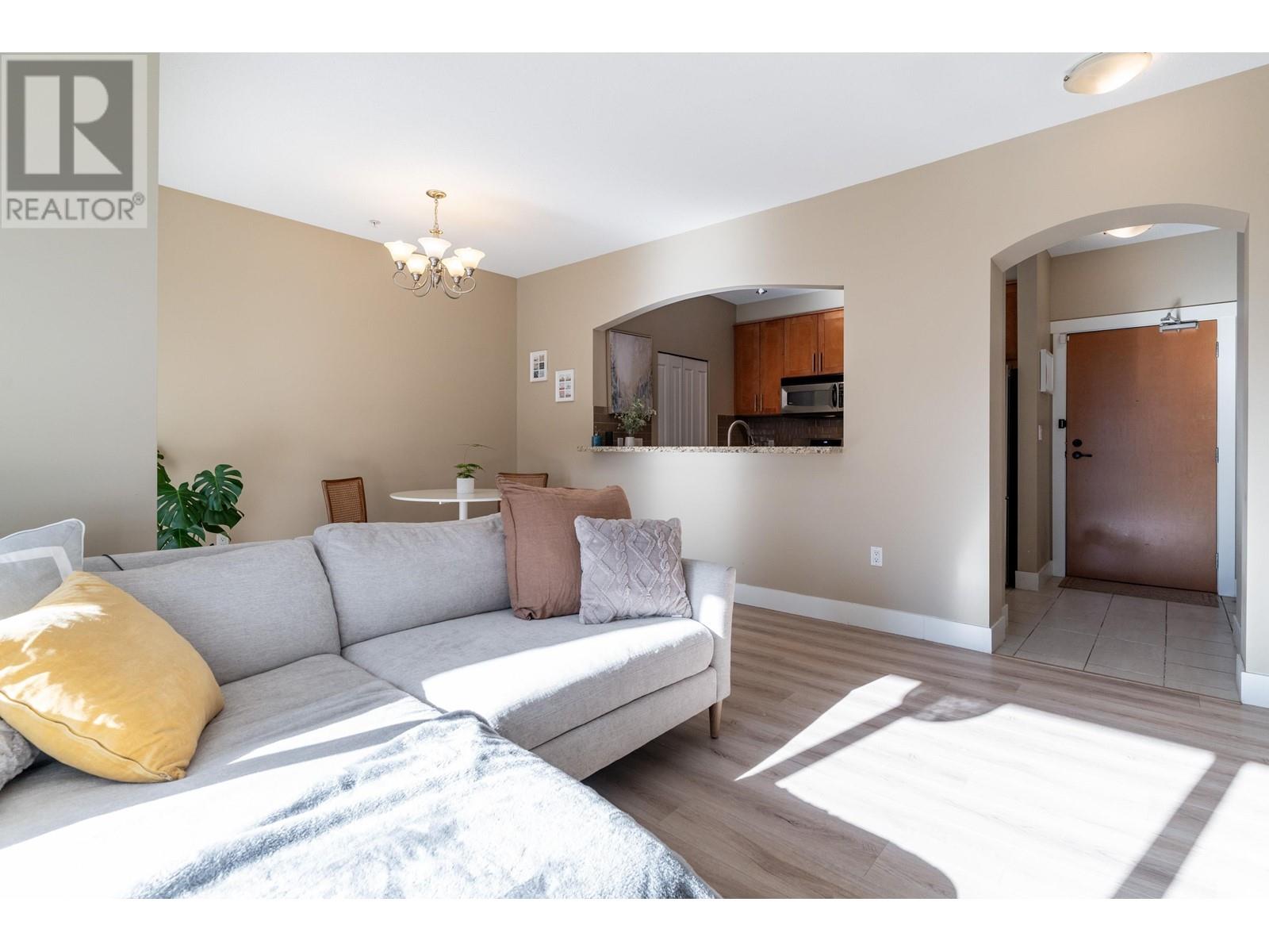 301 4885 Valley Drive Property Photo 10