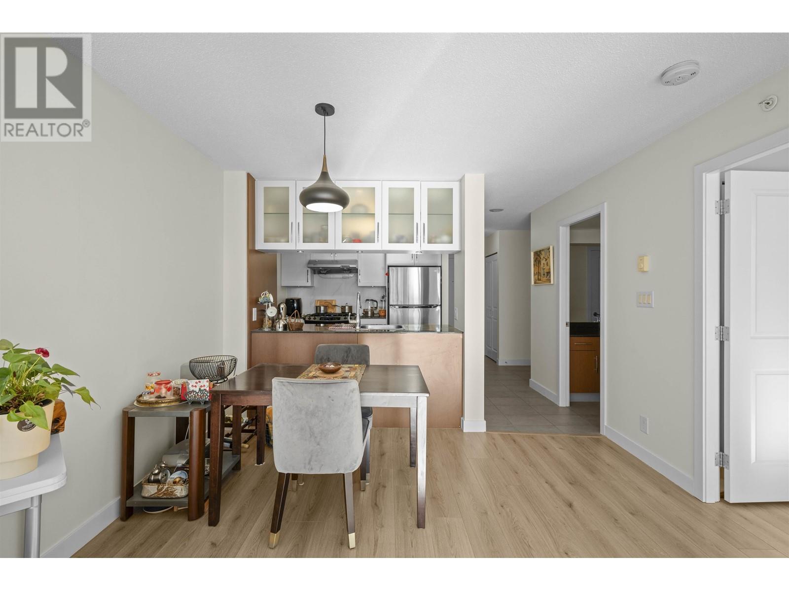 1205 6351 Buswell Street Property Photo 5