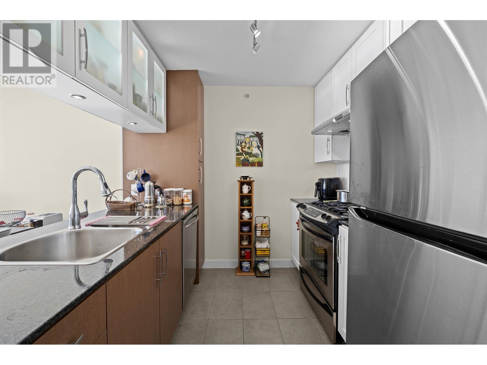 1205 6351 Buswell Street Property Photo 6