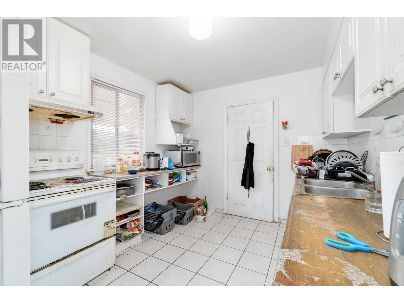 453 E 47th Avenue Property Photo 10