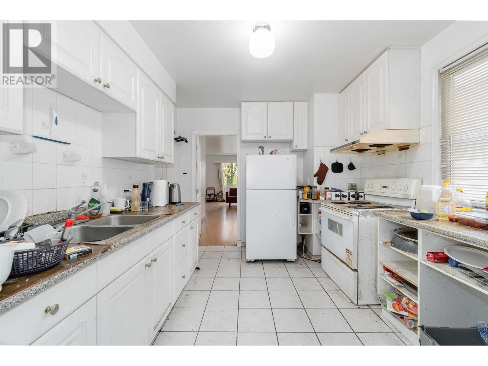 453 E 47th Avenue Property Photo 11