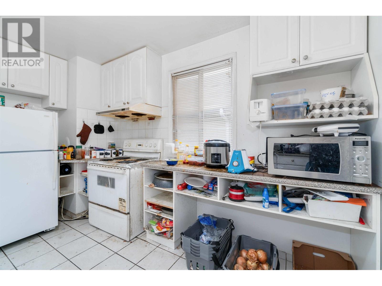 453 E 47th Avenue Property Photo 12