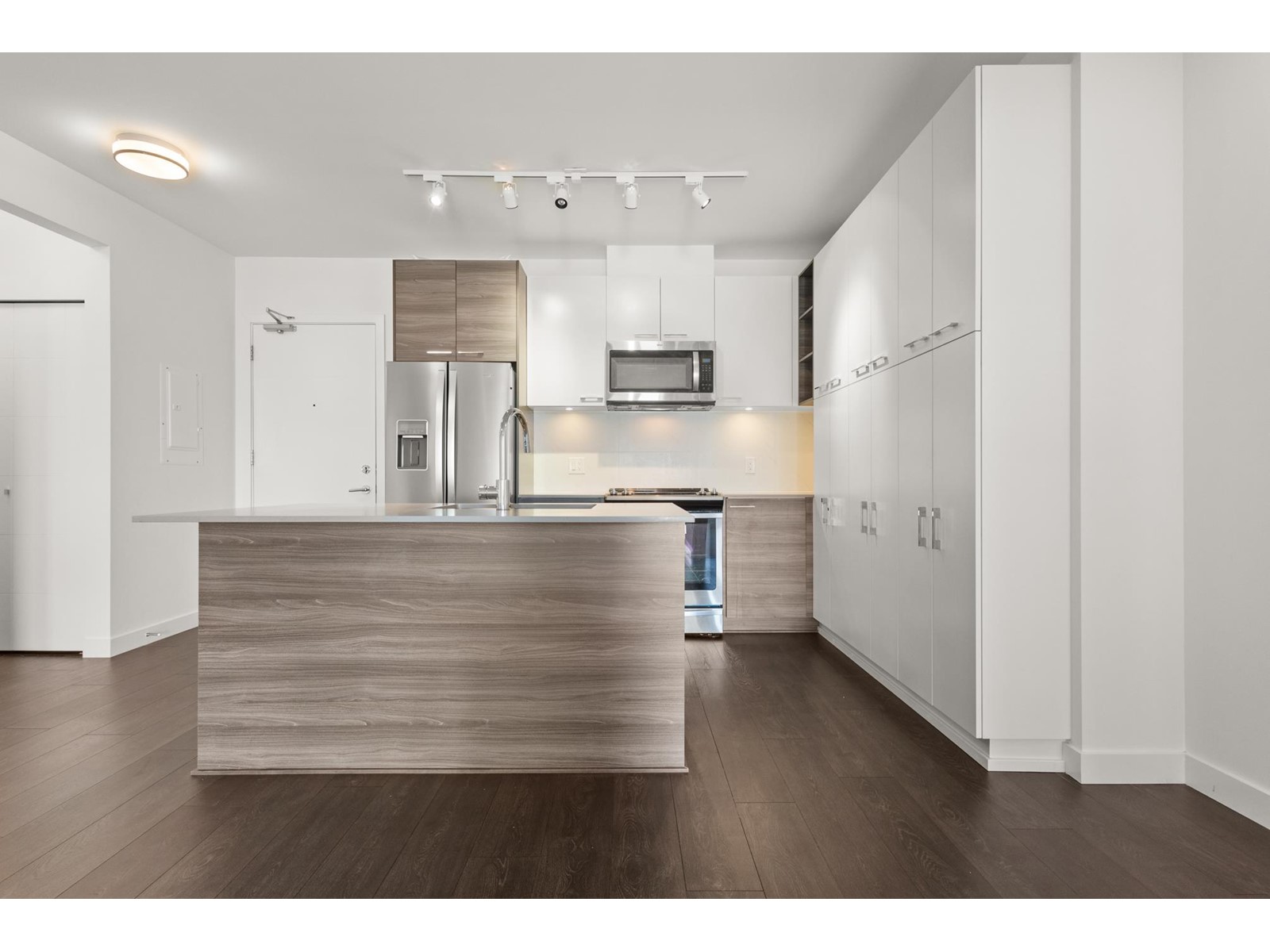 606 10581 140th Street Property Photo 9