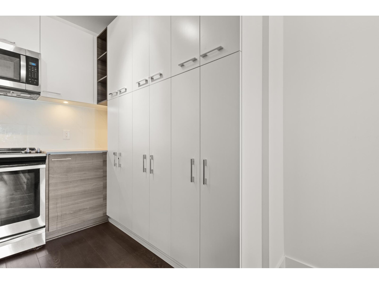 606 10581 140th Street Property Photo 10