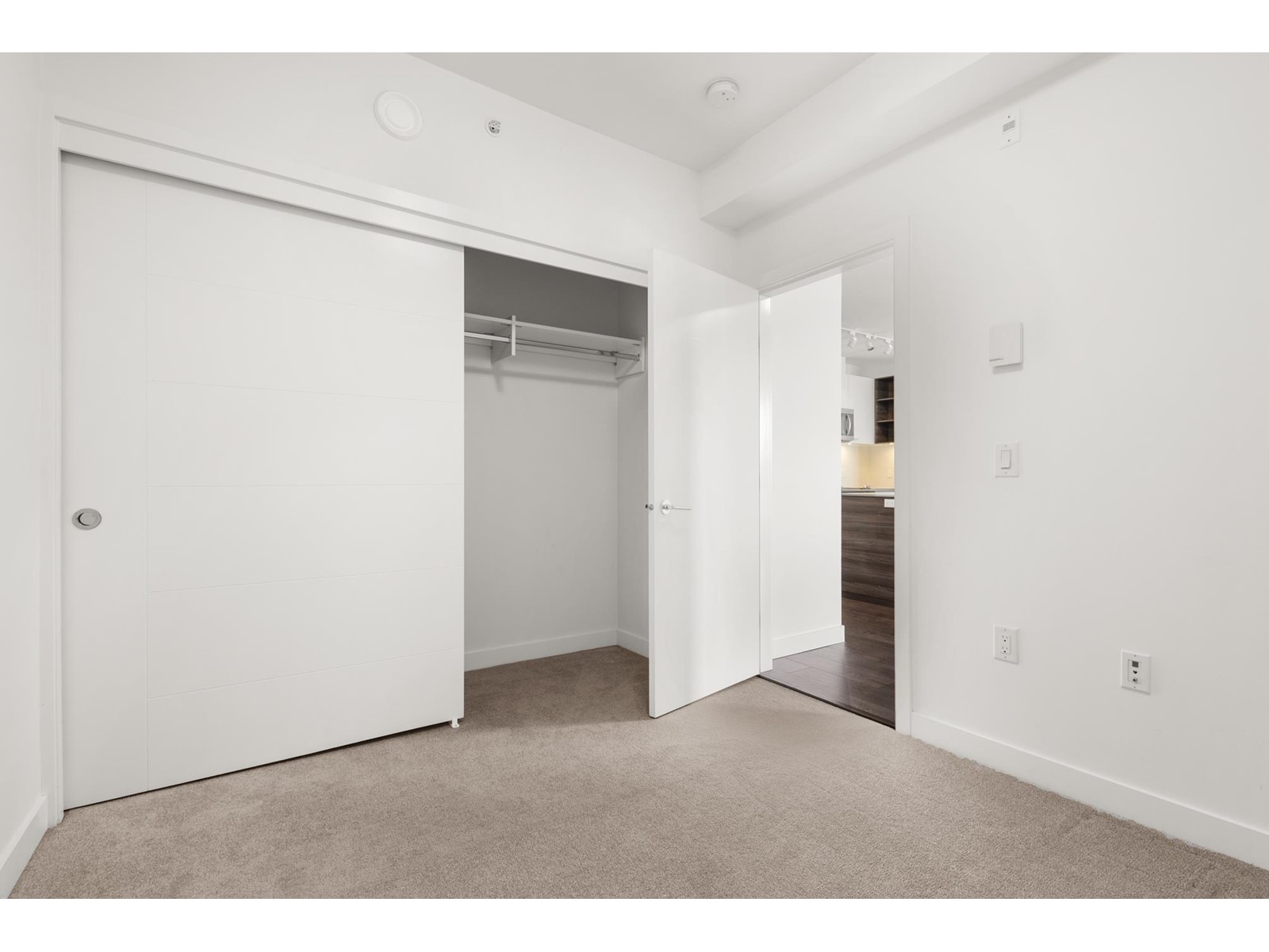 606 10581 140th Street Property Photo 15