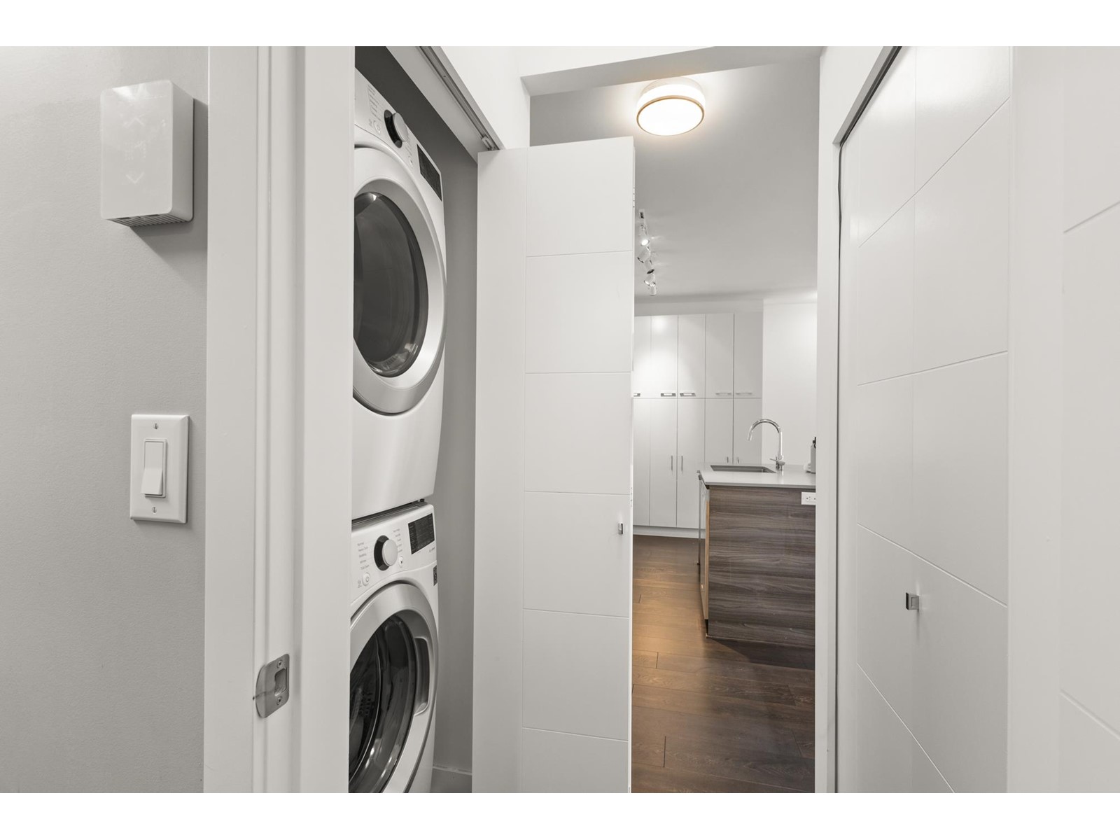 606 10581 140th Street Property Photo 16