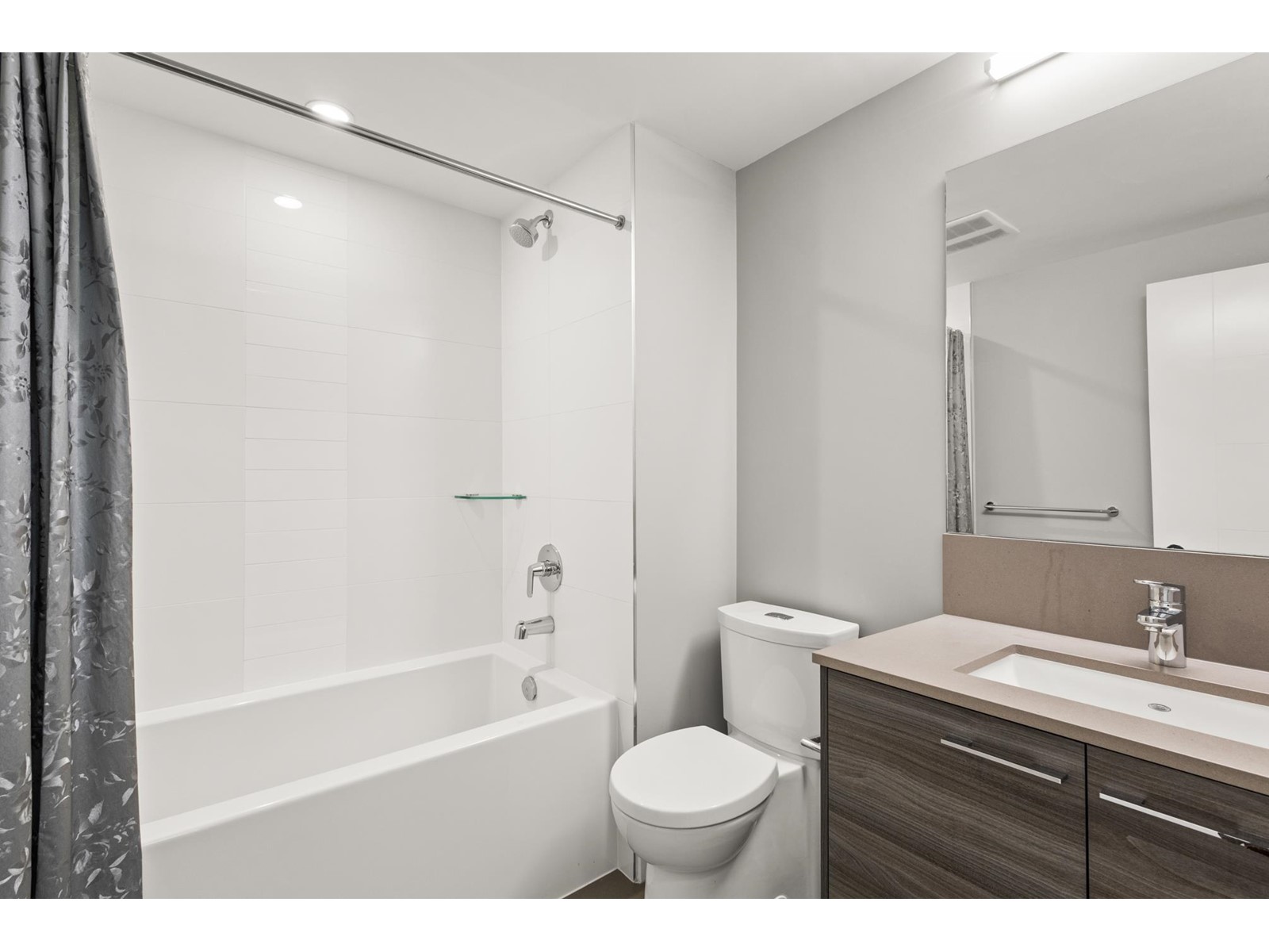 606 10581 140th Street Property Photo 17