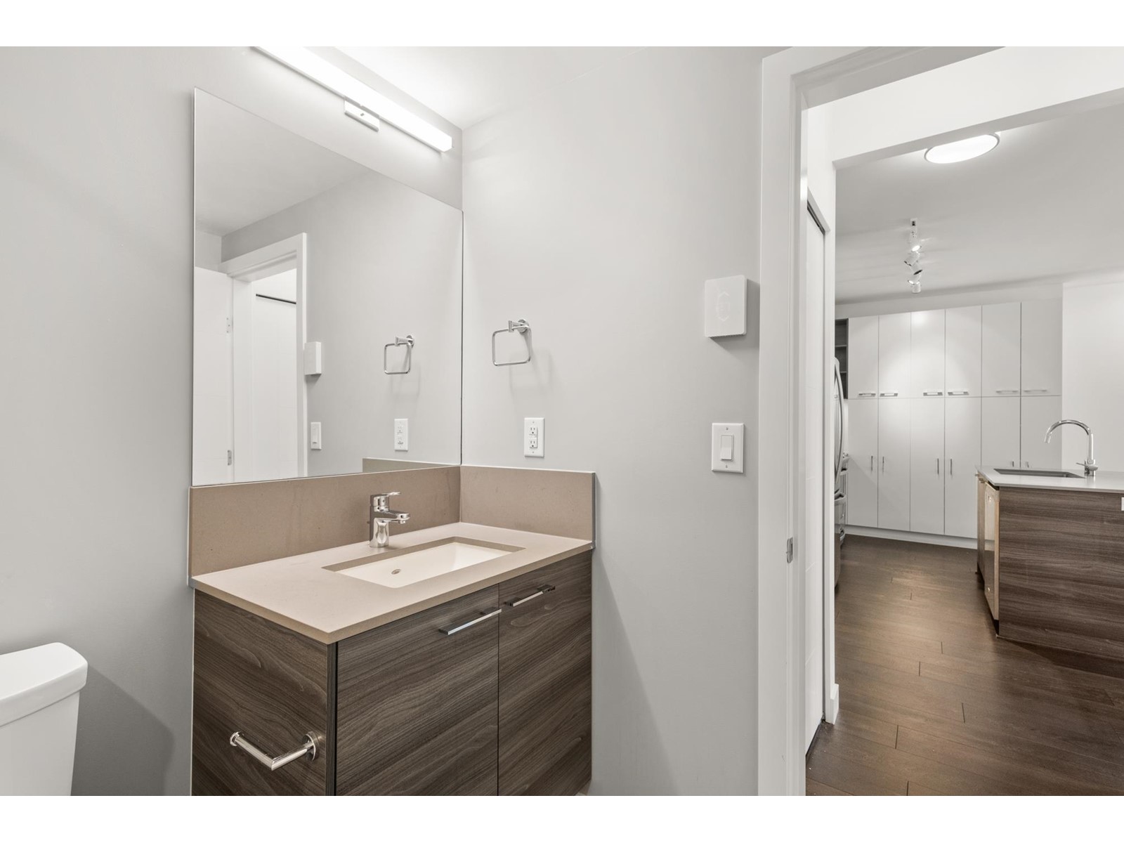 606 10581 140th Street Property Photo 18