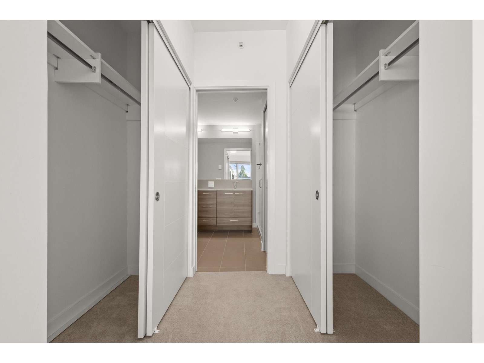 606 10581 140th Street Property Photo 22