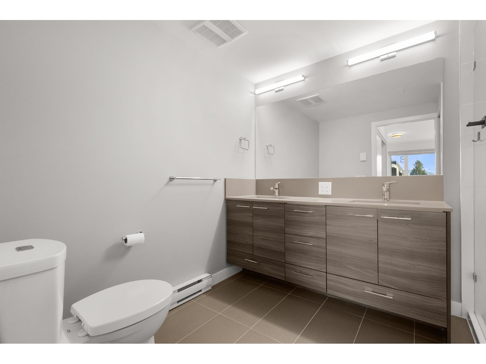 606 10581 140th Street Property Photo 23