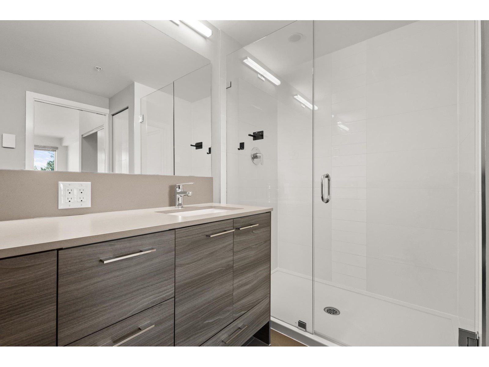 606 10581 140th Street Property Photo 24