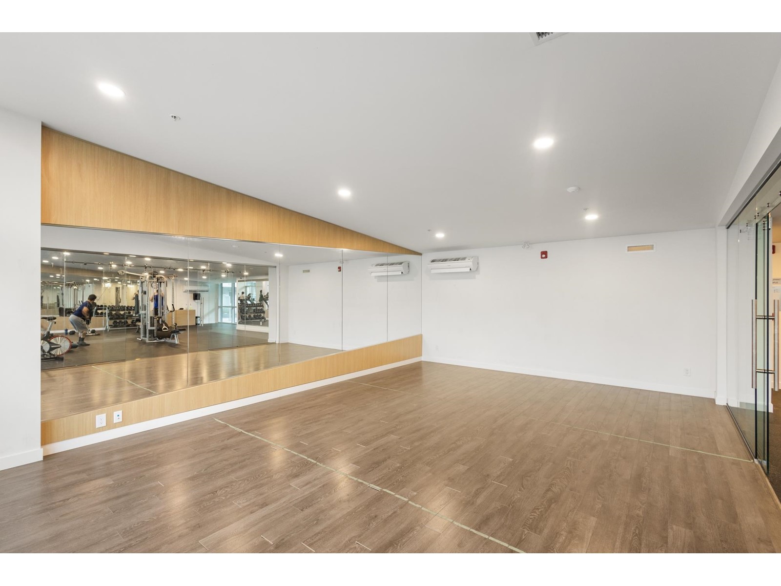 606 10581 140th Street Property Photo 32
