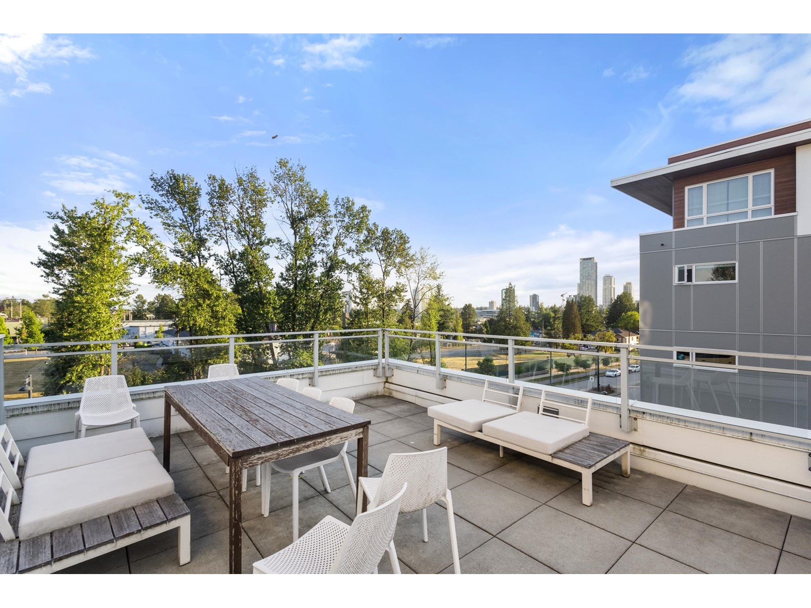 606 10581 140th Street Property Photo 37