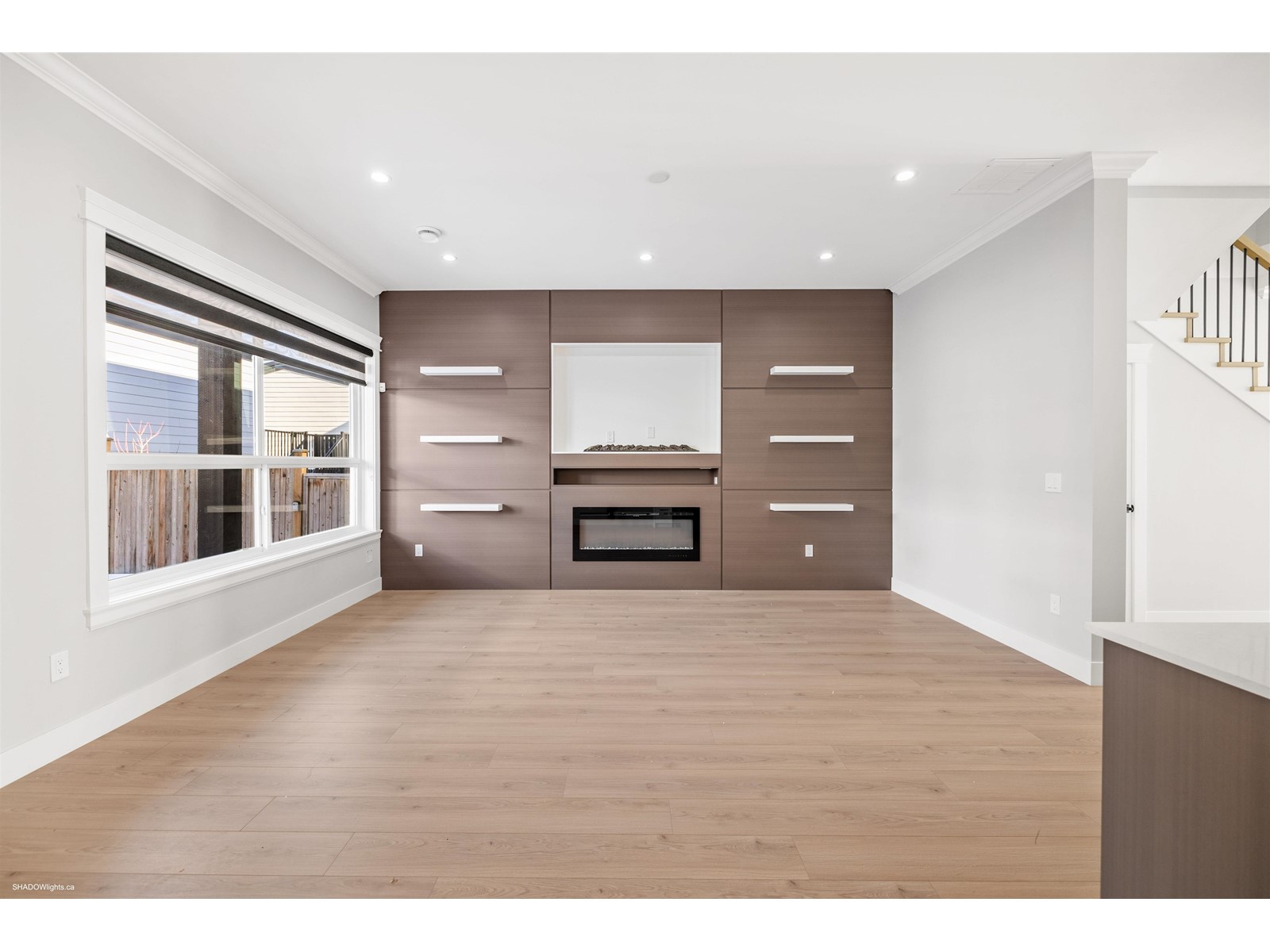 16725 15a Avenue Property Photo 3