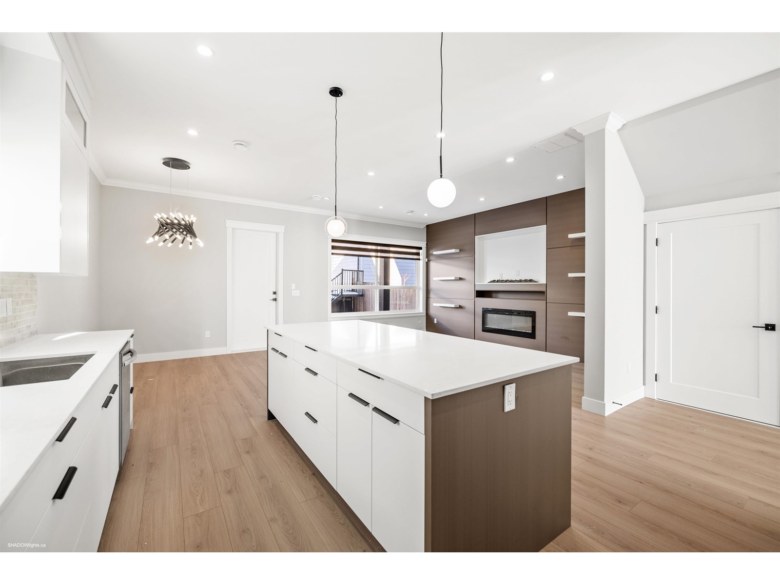 16725 15a Avenue Property Photo 8