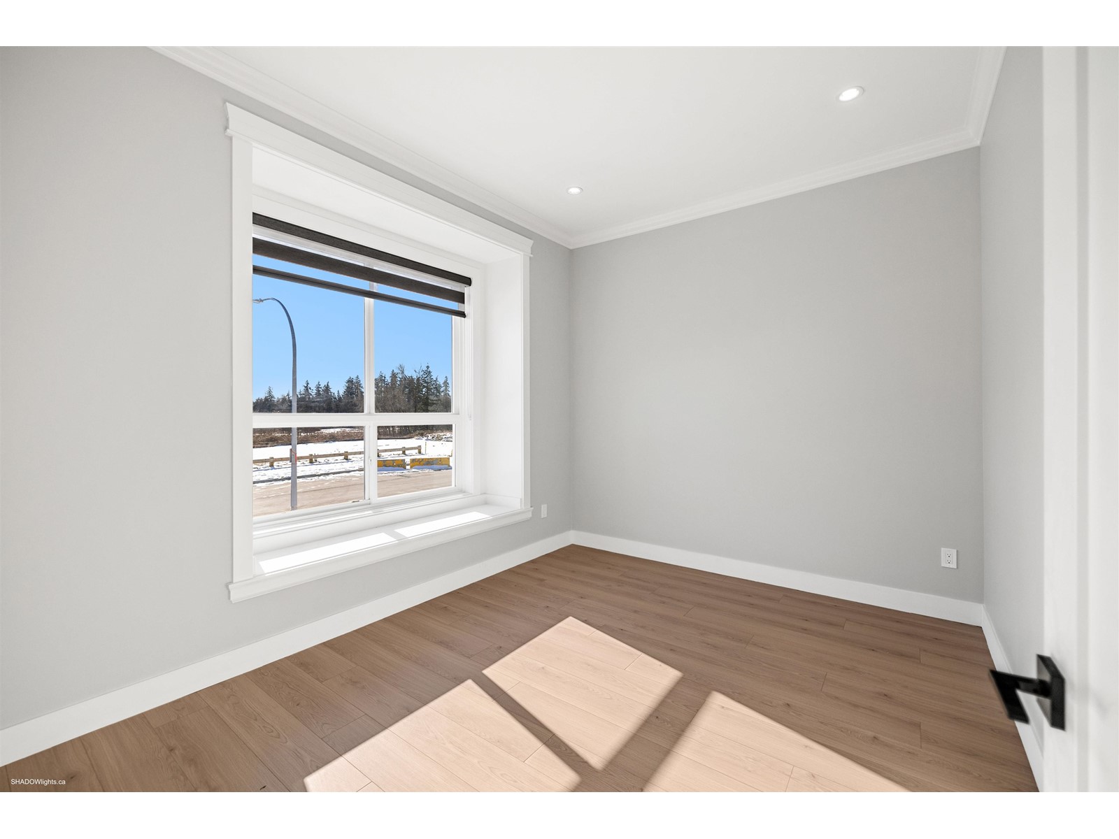 16725 15a Avenue Property Photo 10