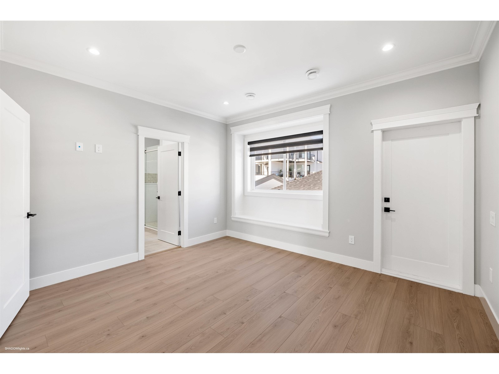 16725 15a Avenue Property Photo 13