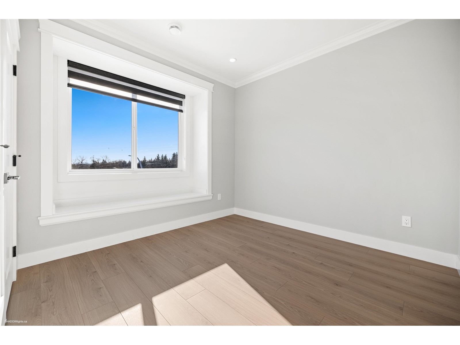 16725 15a Avenue Property Photo 16