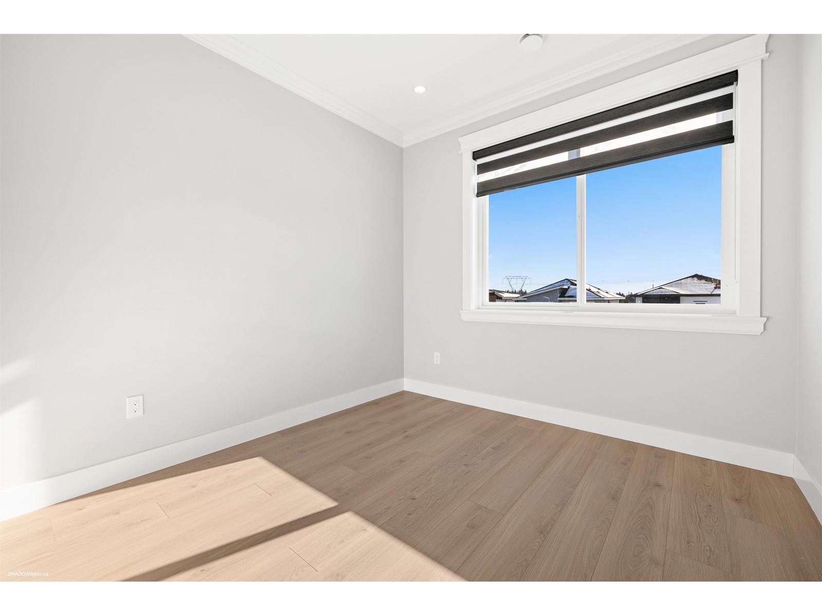 16725 15a Avenue Property Photo 18