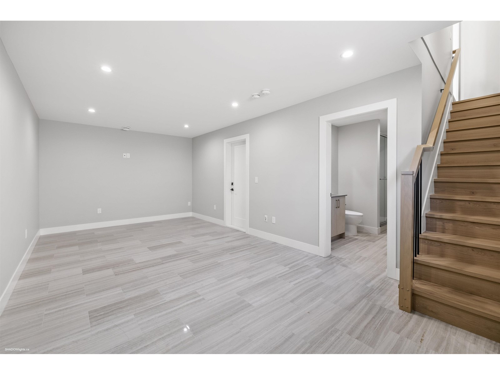 16725 15a Avenue Property Photo 21
