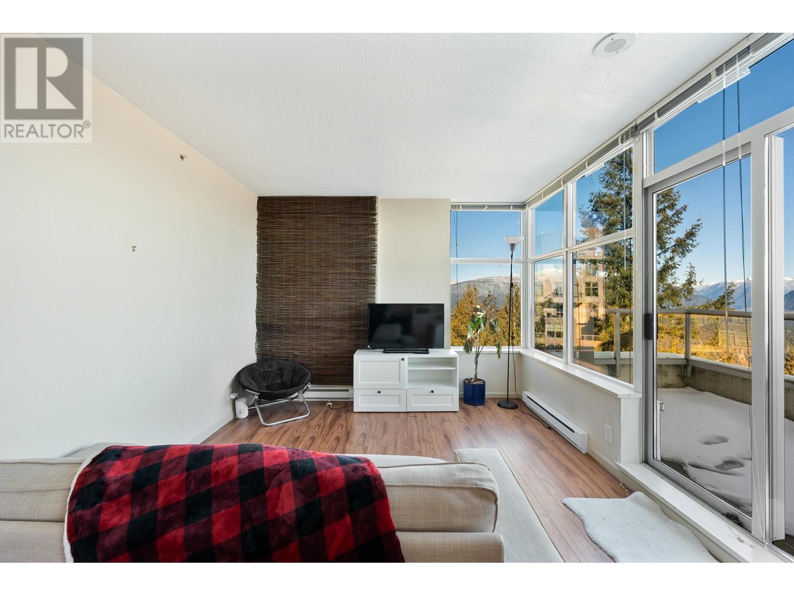 903 9262 University Crescent Property Photo 6
