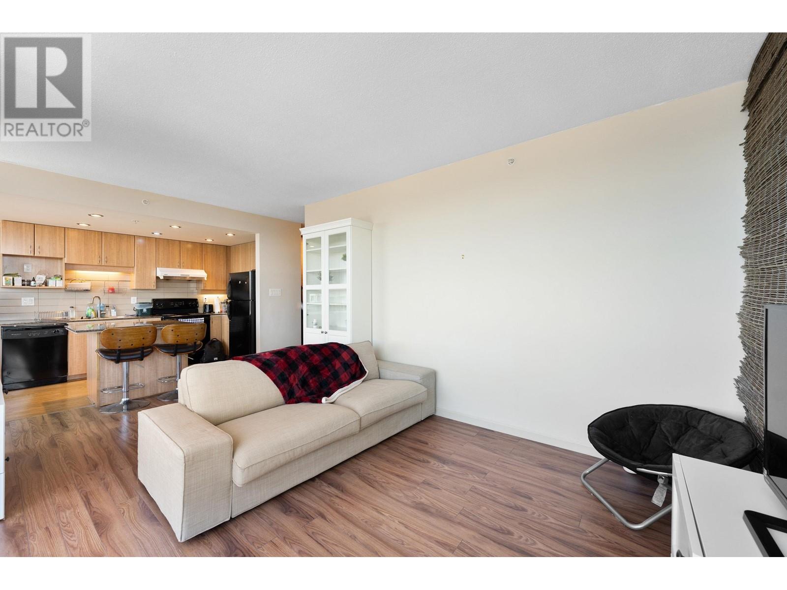 903 9262 University Crescent Property Photo 9