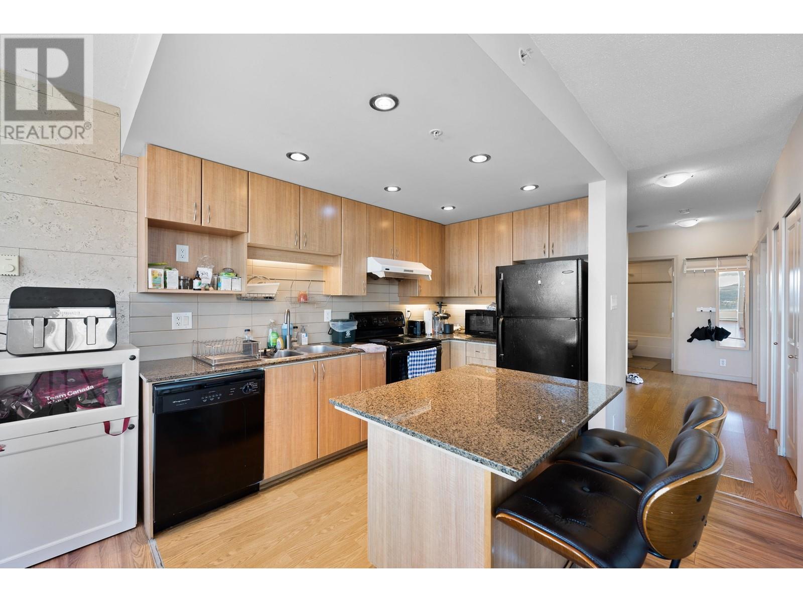 903 9262 University Crescent Property Photo 13