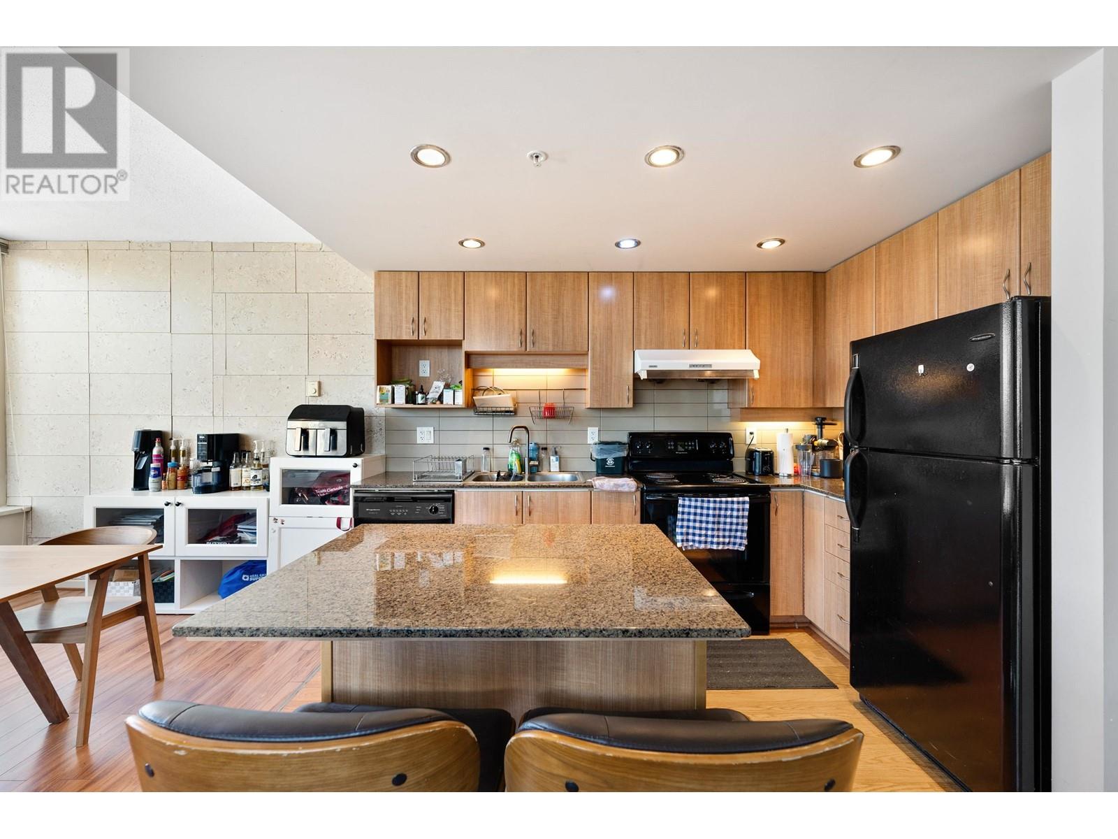 903 9262 University Crescent Property Photo 17
