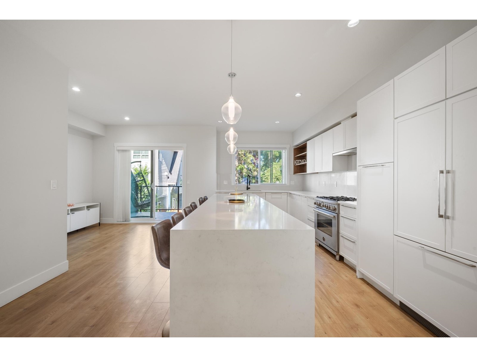 8 2828 156 Street Property Photo 5