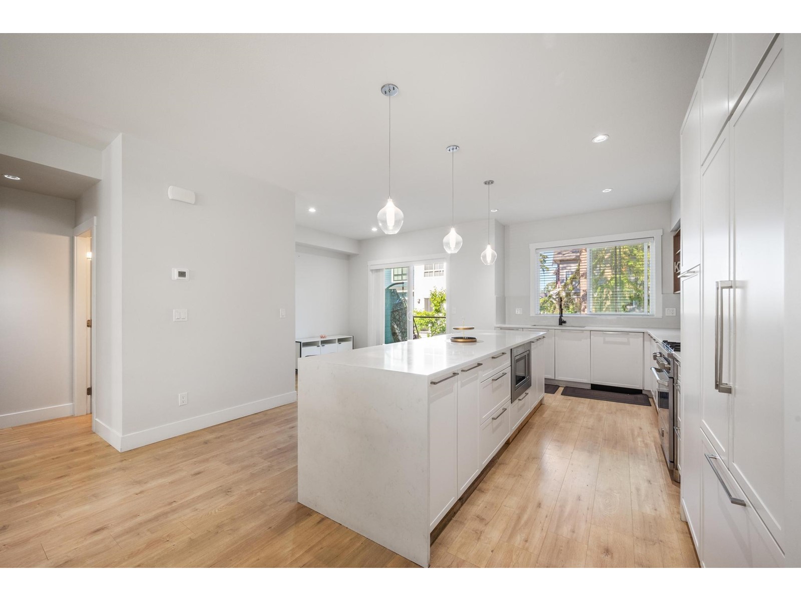 8 2828 156 Street Property Photo 6