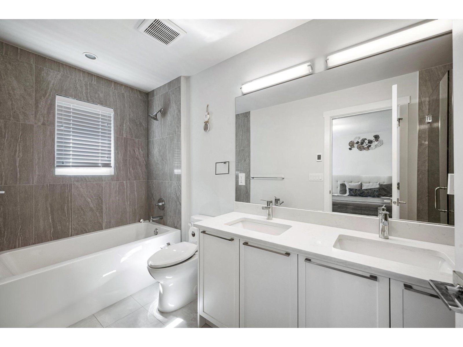 8 2828 156 Street Property Photo 16