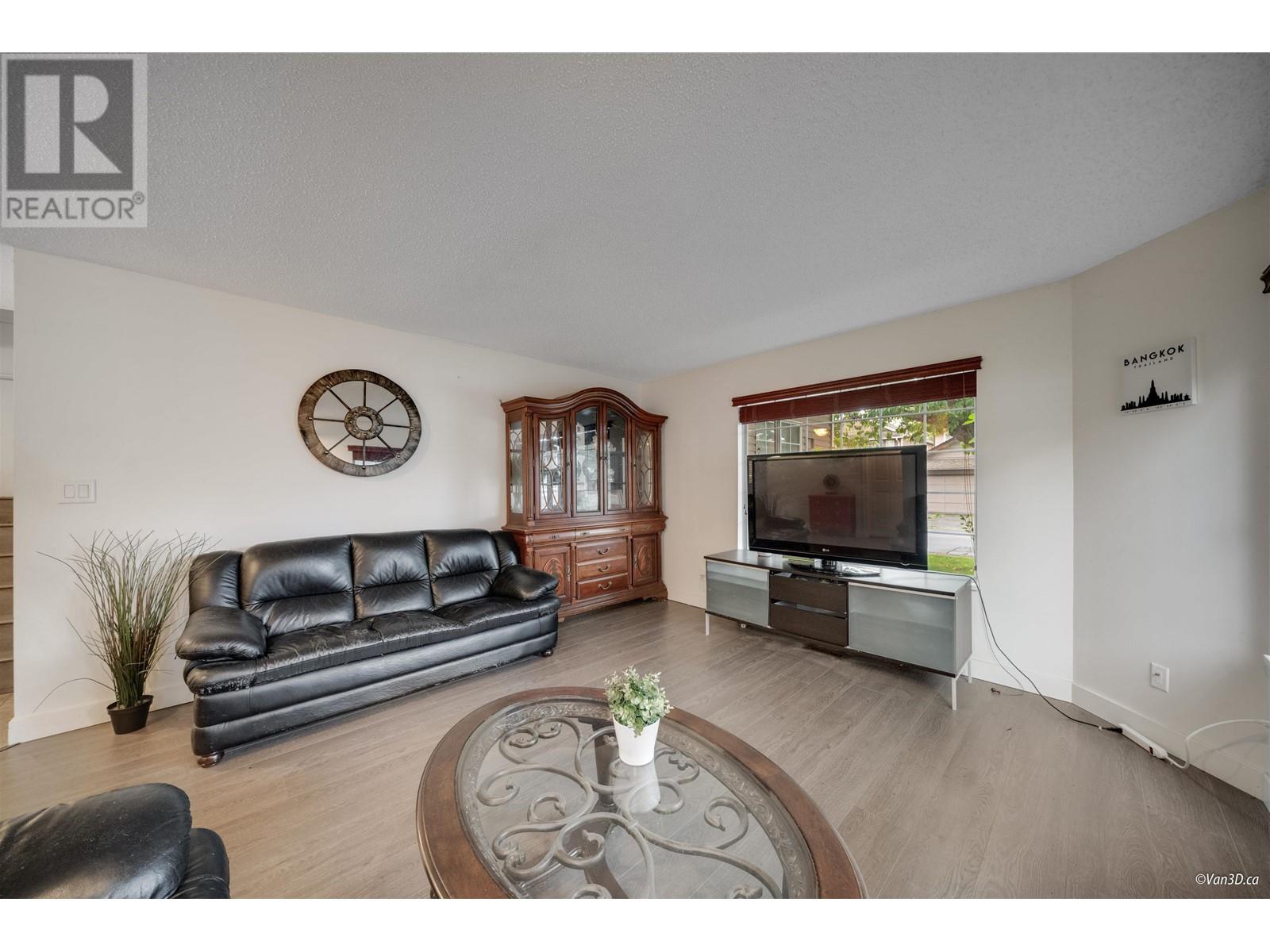 6220 Lynas Lane Property Photo 15