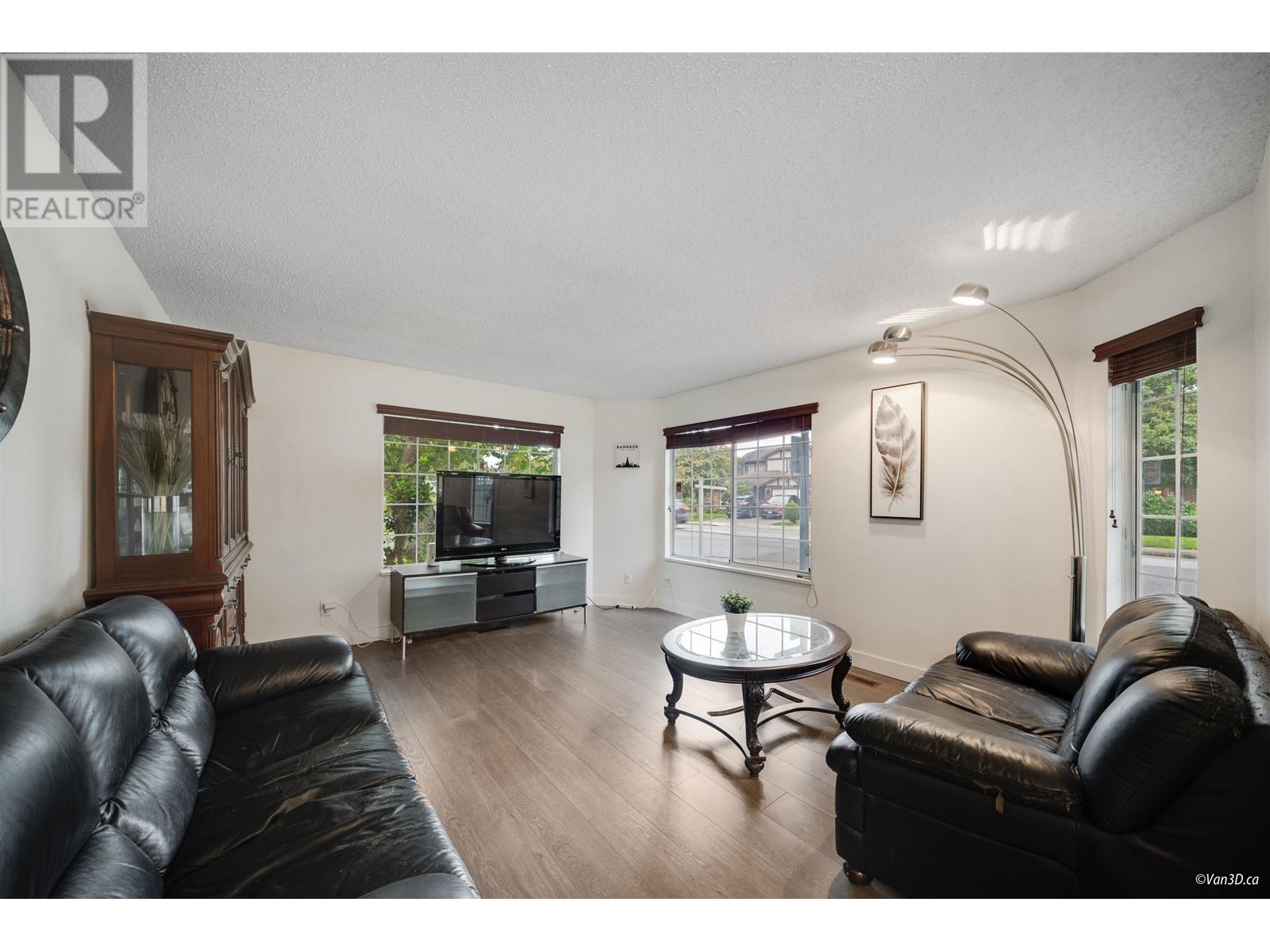 6220 Lynas Lane Property Photo 16