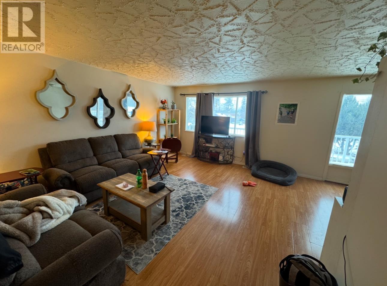 1471 Ford Avenue Property Photo 3