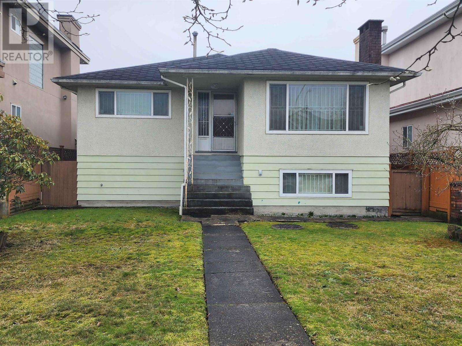 2242 E 39TH AVENUE Property Photo 1