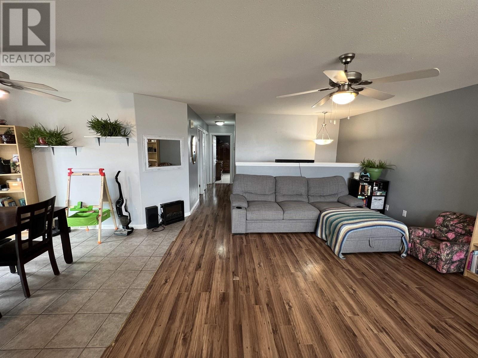 5012 46 Street Property Photo 5