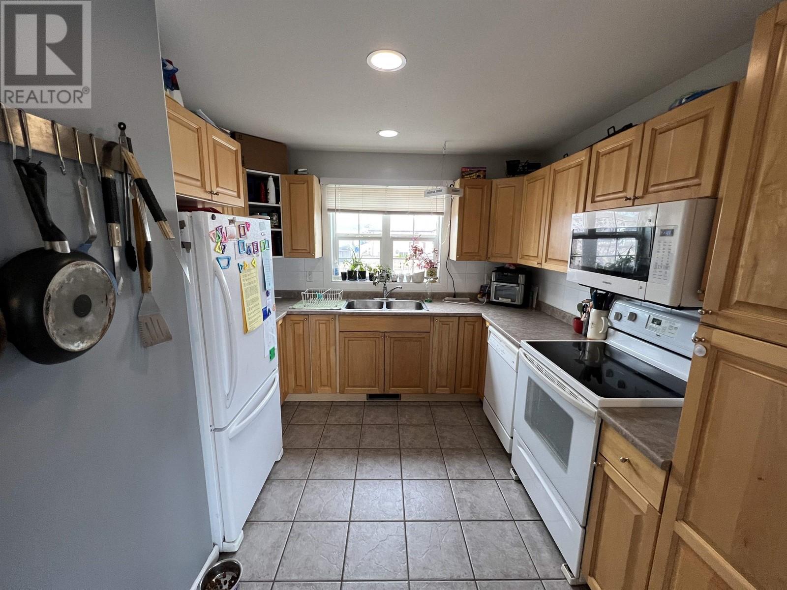 5012 46 Street Property Photo 8