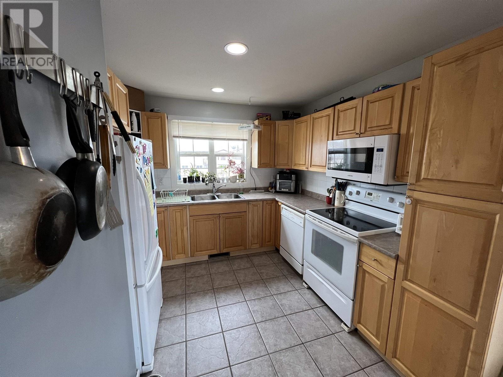 5012 46 Street Property Photo 9